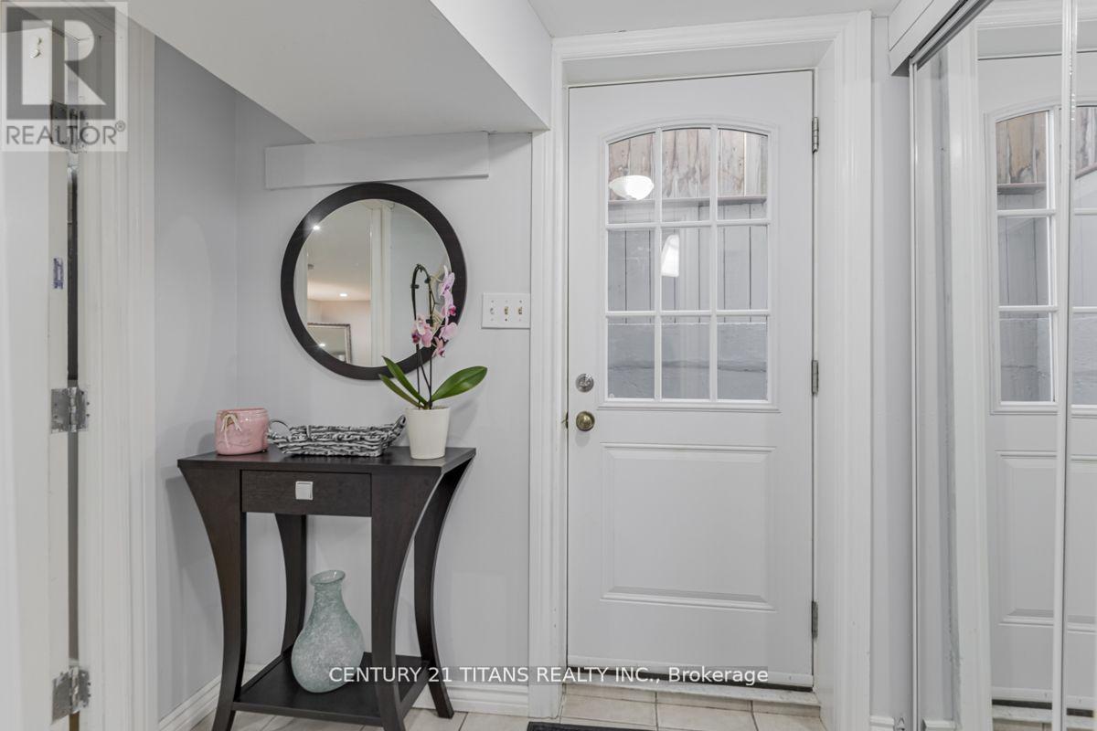 156 Madawaska Avenue, Oshawa, Ontario  L1J 1E5 - Photo 2 - E12696944