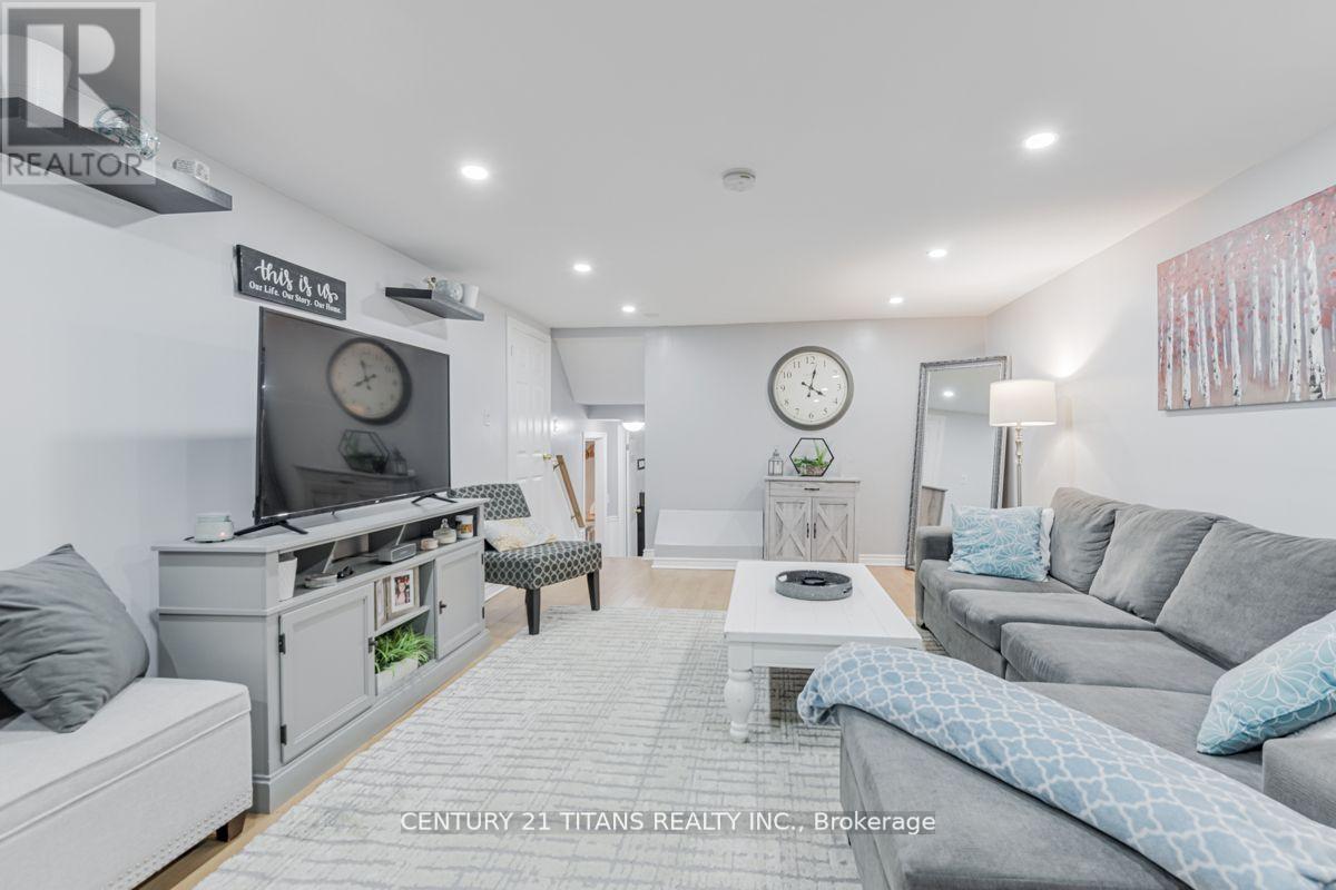 156 Madawaska Avenue, Oshawa, Ontario  L1J 1E5 - Photo 4 - E12696944