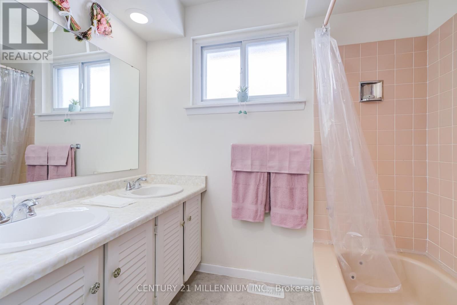 2 Durham Crescent, Brampton, Ontario  L6T 2X6 - Photo 30 - W12725370