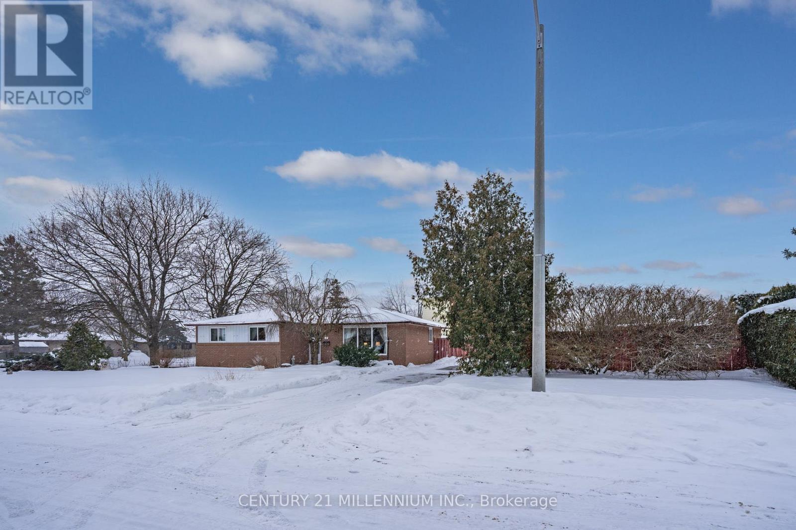 7 Drayton Crescent, Brampton, Ontario  L6T 3G6 - Photo 2 - W12719086