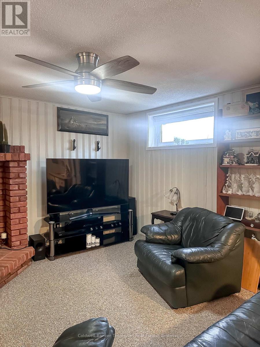 2 - 31 King Crescent, Huntsville, Ontario  P1H 1X6 - Photo 2 - X12726046