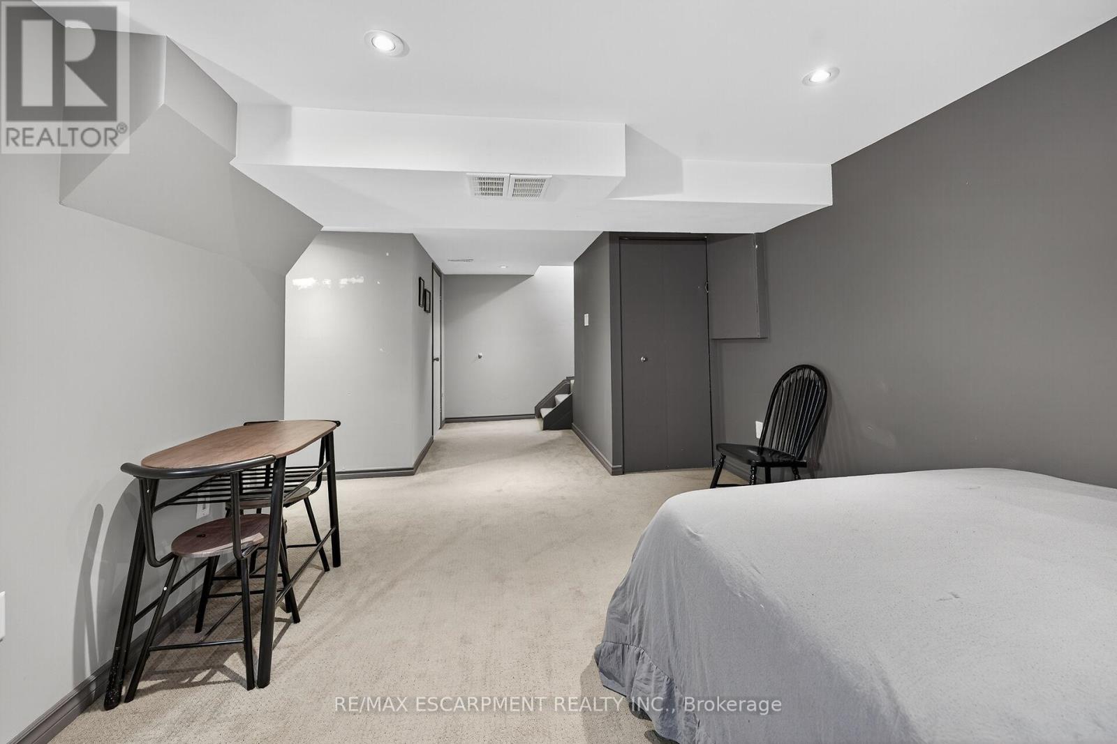 211 Birchcliffe Crescent, Hamilton, Ontario  L8T 4L1 - Photo 34 - X12480007