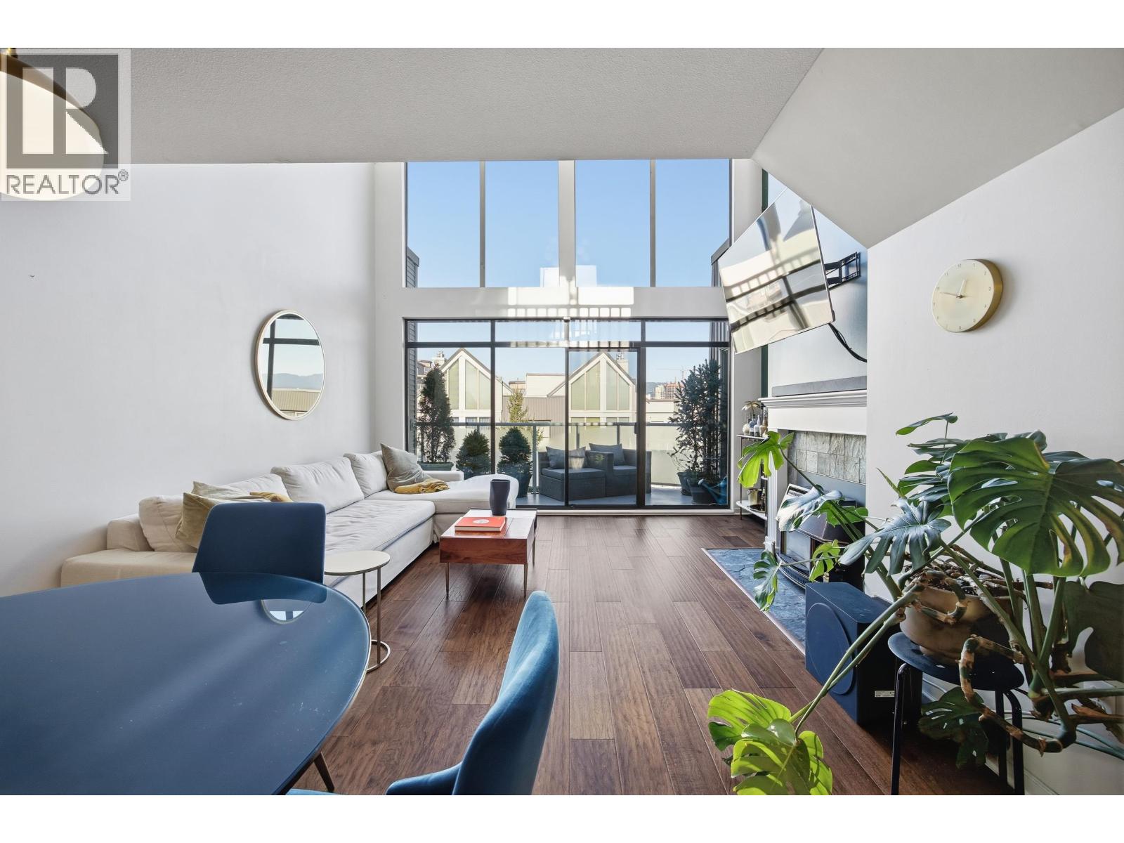 406 48 Richmond Street, New Westminster, British Columbia  V3L 5P4 - Photo 2 - R3082685