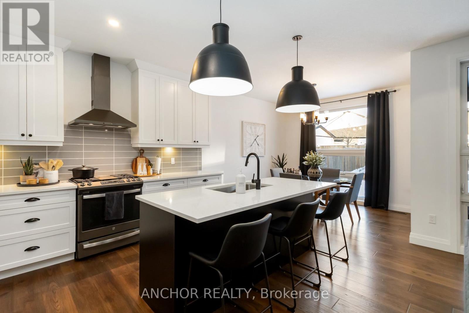 17 Kemp Crescent, Strathroy-Caradoc, Ontario  N7G 0G3 - Photo 14 - X12726130