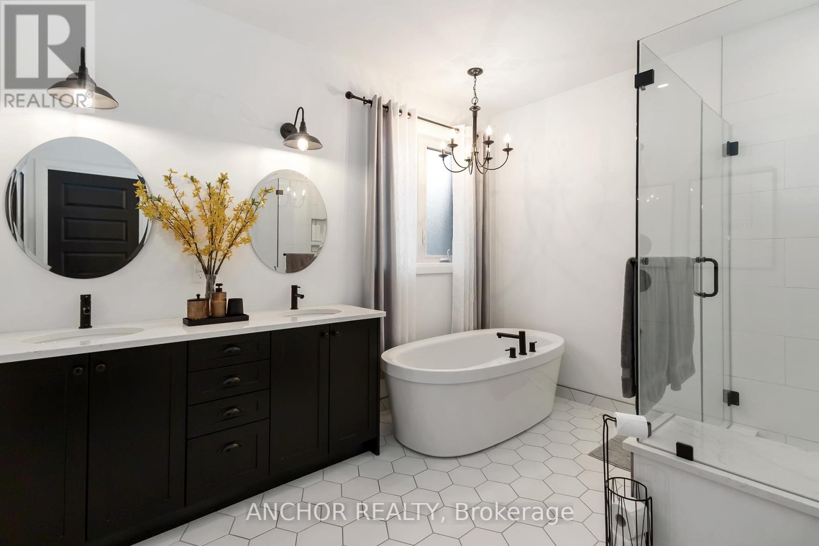 17 Kemp Crescent, Strathroy-Caradoc, Ontario  N7G 0G3 - Photo 23 - X12726130