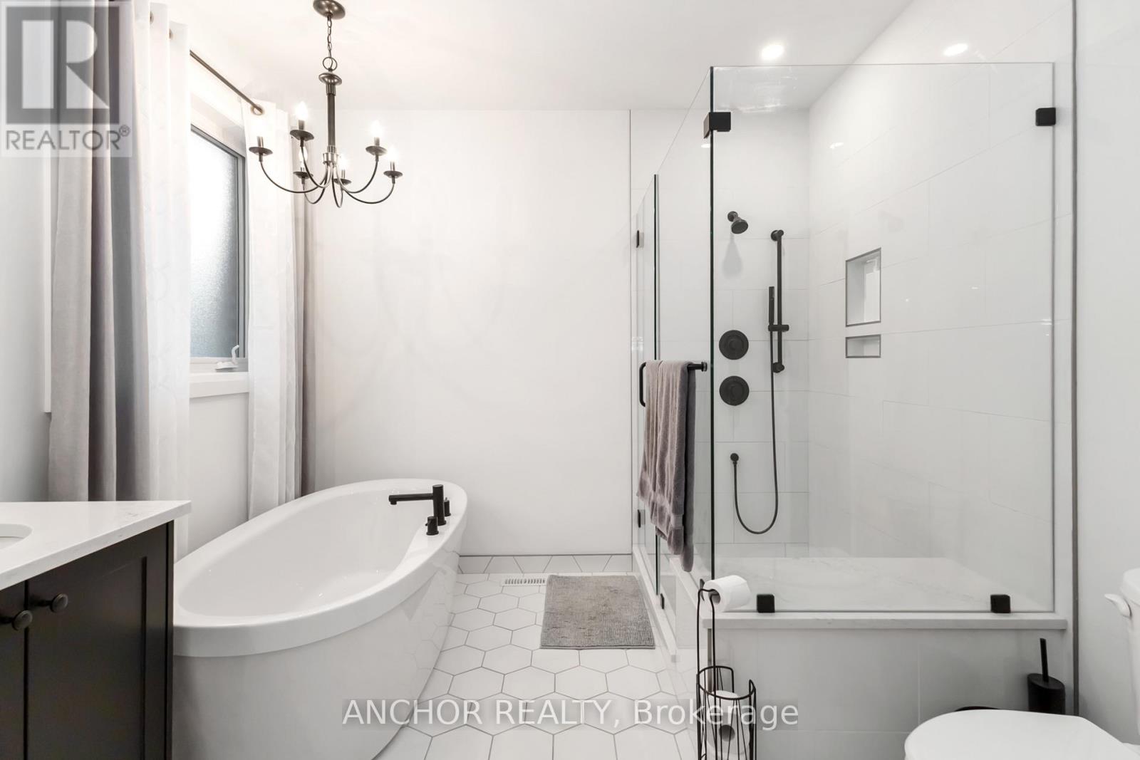 17 Kemp Crescent, Strathroy-Caradoc, Ontario  N7G 0G3 - Photo 24 - X12726130