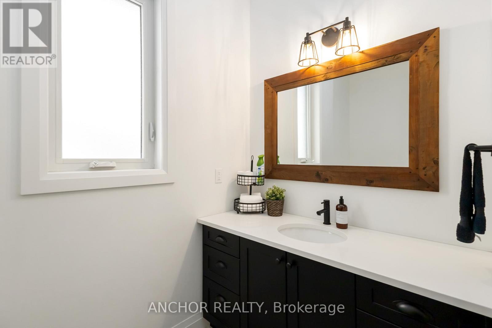 17 Kemp Crescent, Strathroy-Caradoc, Ontario  N7G 0G3 - Photo 30 - X12726130