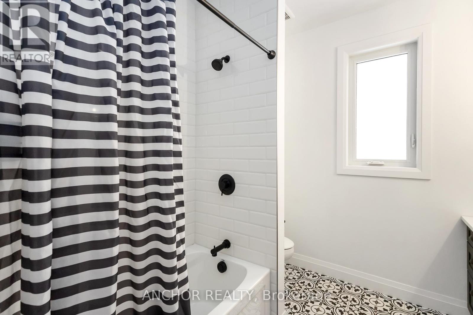 17 Kemp Crescent, Strathroy-Caradoc, Ontario  N7G 0G3 - Photo 31 - X12726130