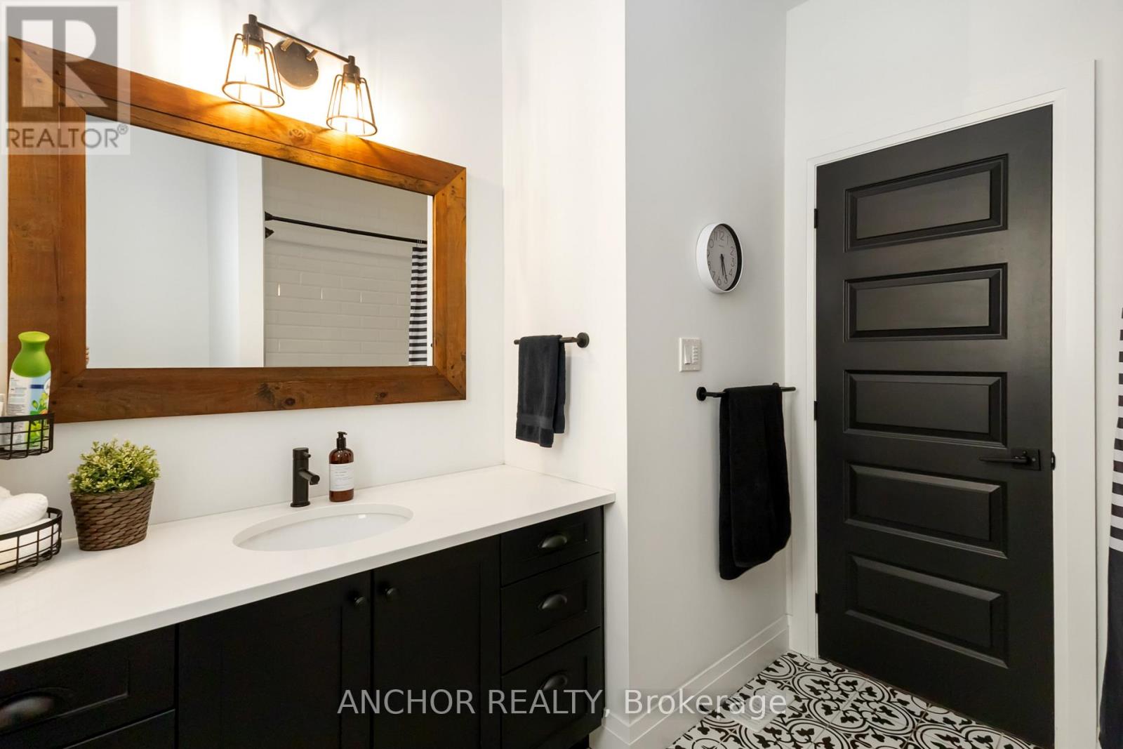 17 Kemp Crescent, Strathroy-Caradoc, Ontario  N7G 0G3 - Photo 32 - X12726130