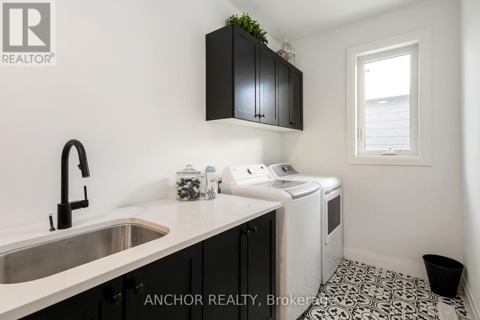 17 Kemp Crescent, Strathroy-Caradoc, Ontario  N7G 0G3 - Photo 33 - X12726130