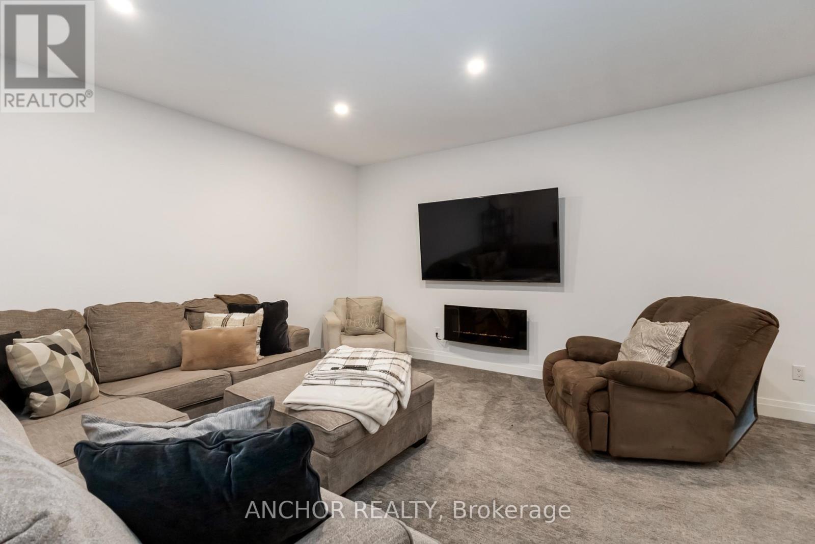 17 Kemp Crescent, Strathroy-Caradoc, Ontario  N7G 0G3 - Photo 35 - X12726130