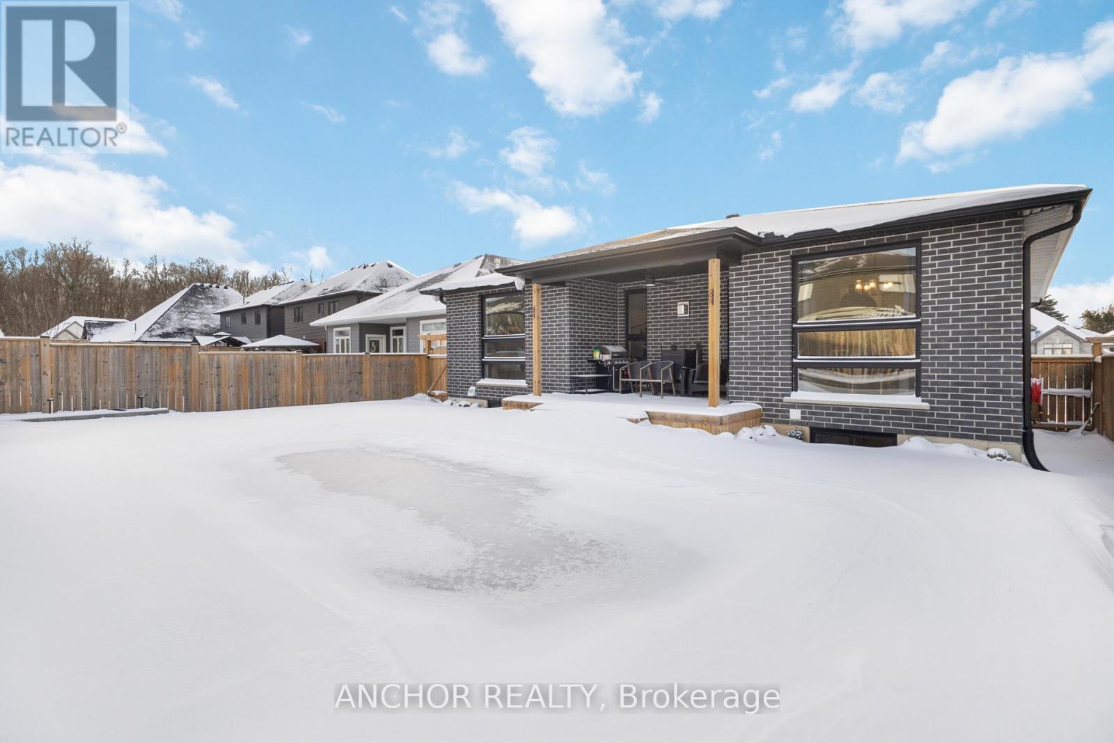 17 Kemp Crescent, Strathroy-Caradoc, Ontario  N7G 0G3 - Photo 44 - X12726130