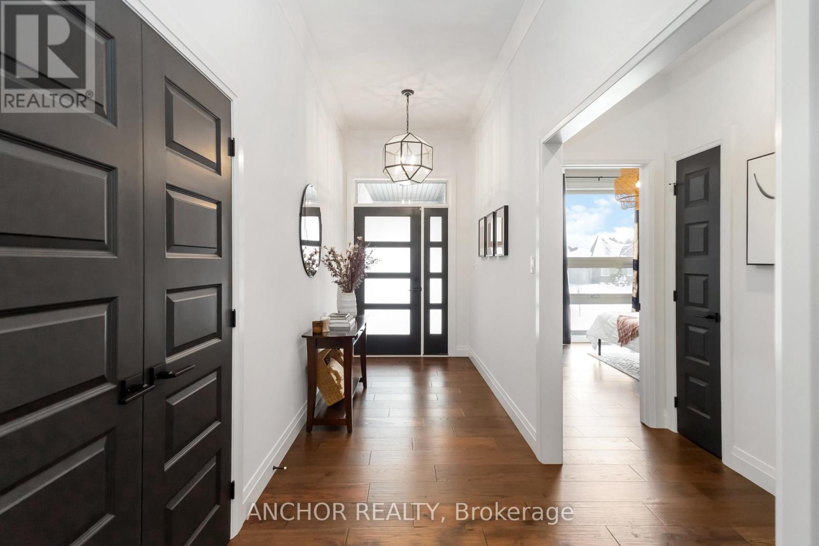 17 Kemp Crescent, Strathroy-Caradoc, Ontario  N7G 0G3 - Photo 5 - X12726130