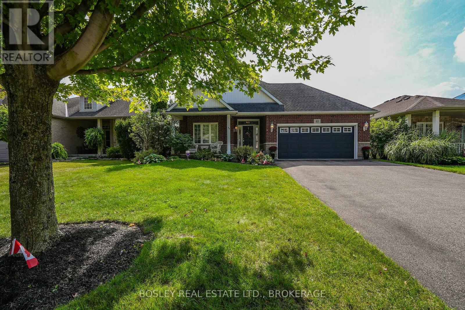 43 Loretta Drive, Niagara-On-The-Lake, Ontario  L0S 1T0 - Photo 3 - X12453542