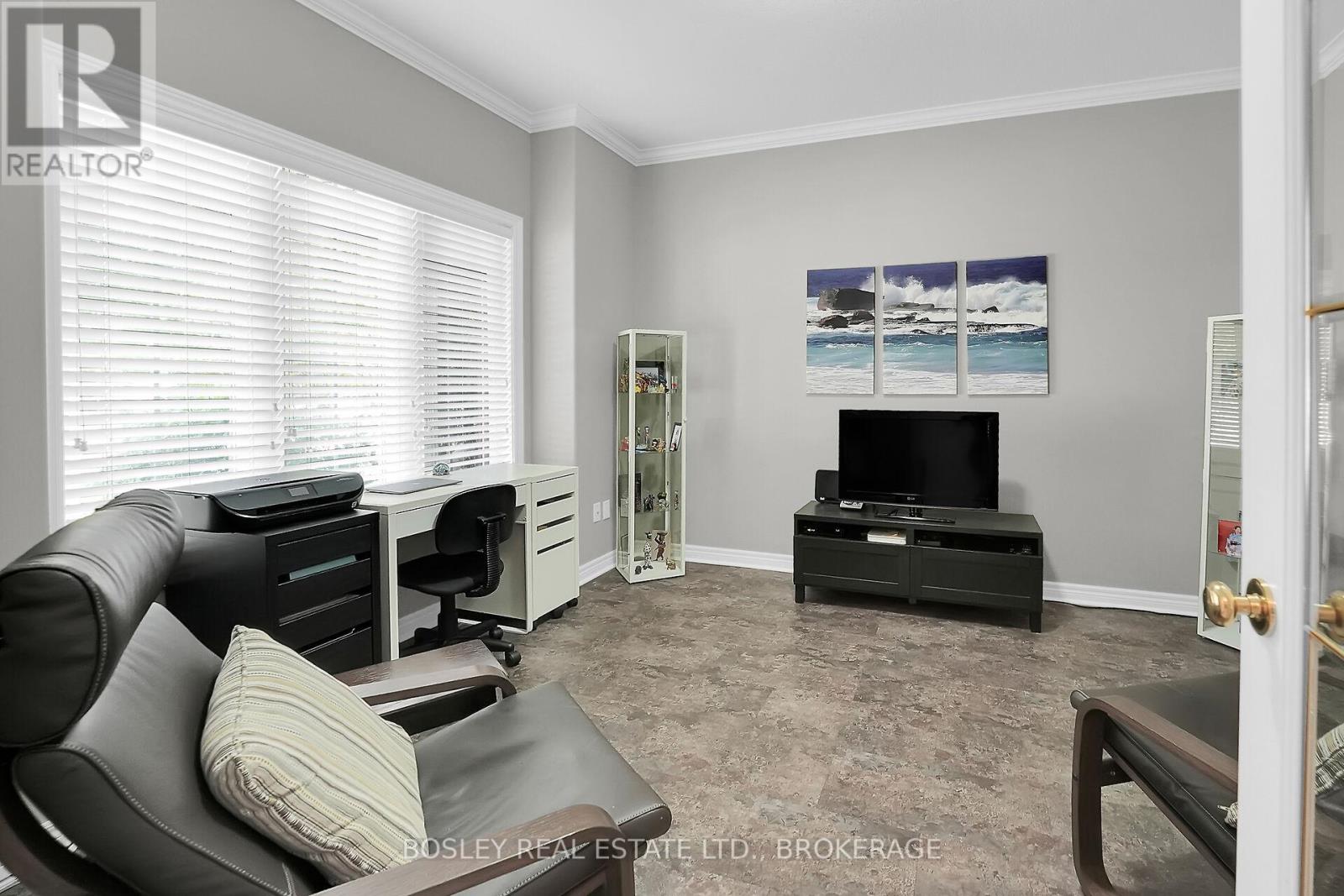 43 Loretta Drive, Niagara-On-The-Lake, Ontario  L0S 1T0 - Photo 6 - X12453542