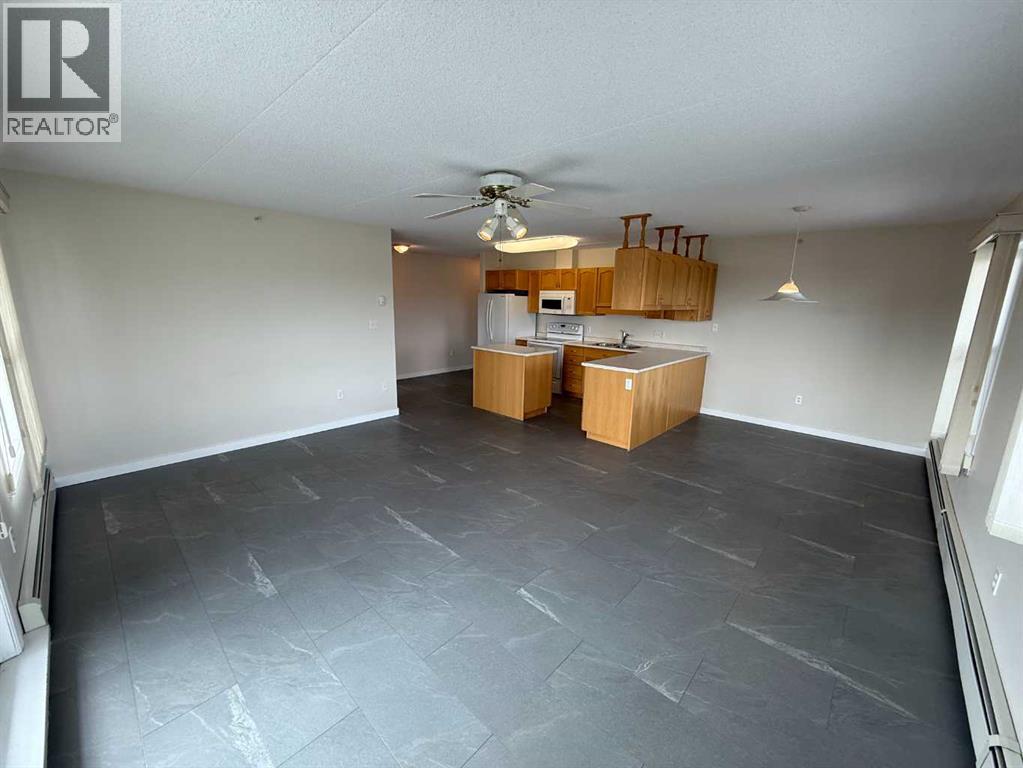 204, 228 Pembina Avenue, Hinton, Alberta  T7V 0A5 - Photo 5 - A2281368