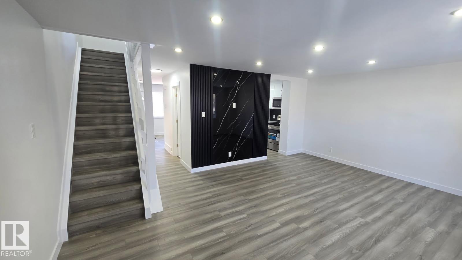 222 Village On The Green Gr Nw, Edmonton, Alberta  T5A 1H2 - Photo 3 - E4470931