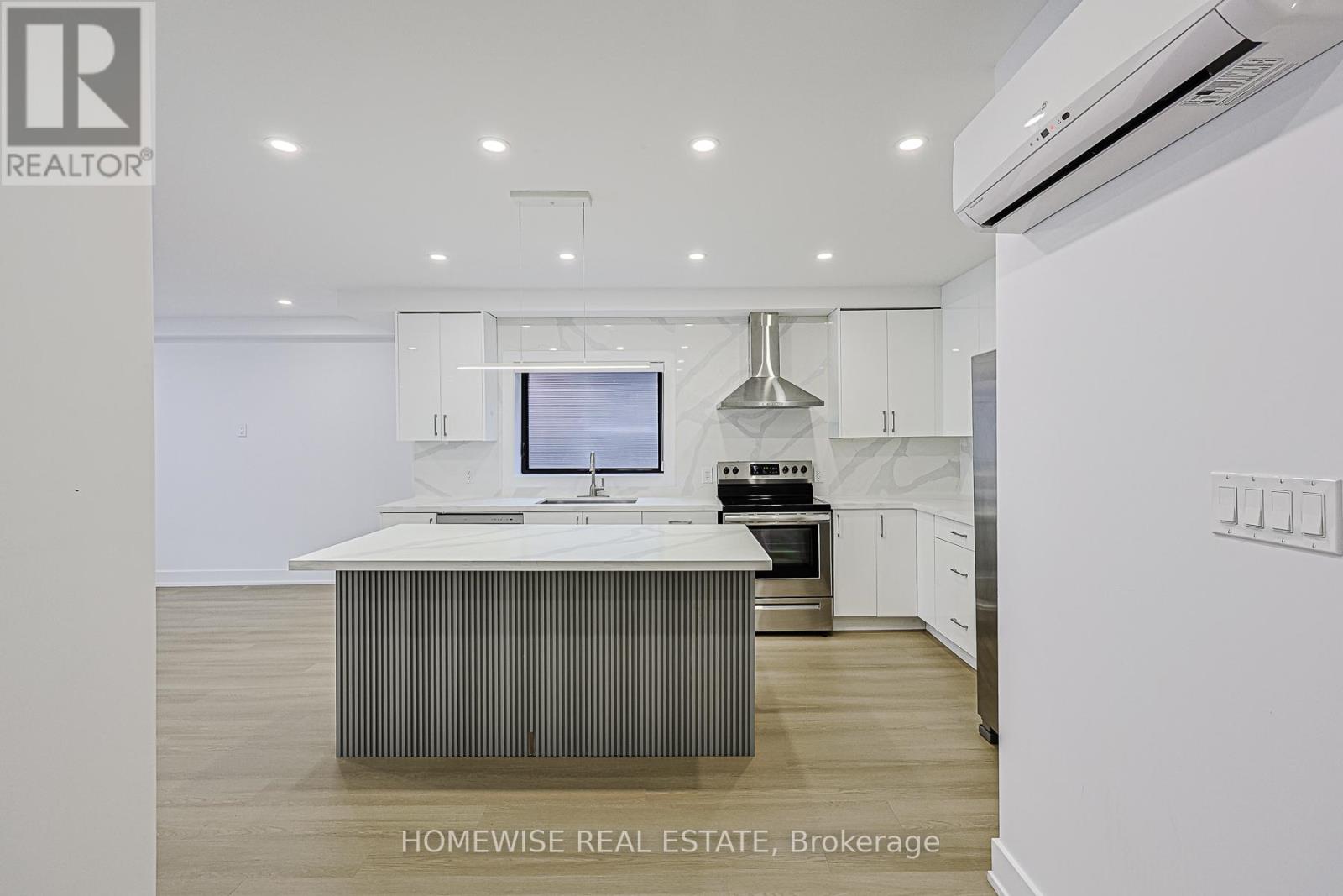 999 Eglington Avenue W, Toronto, Ontario  M6C 2C7 - Photo 4 - C12726004