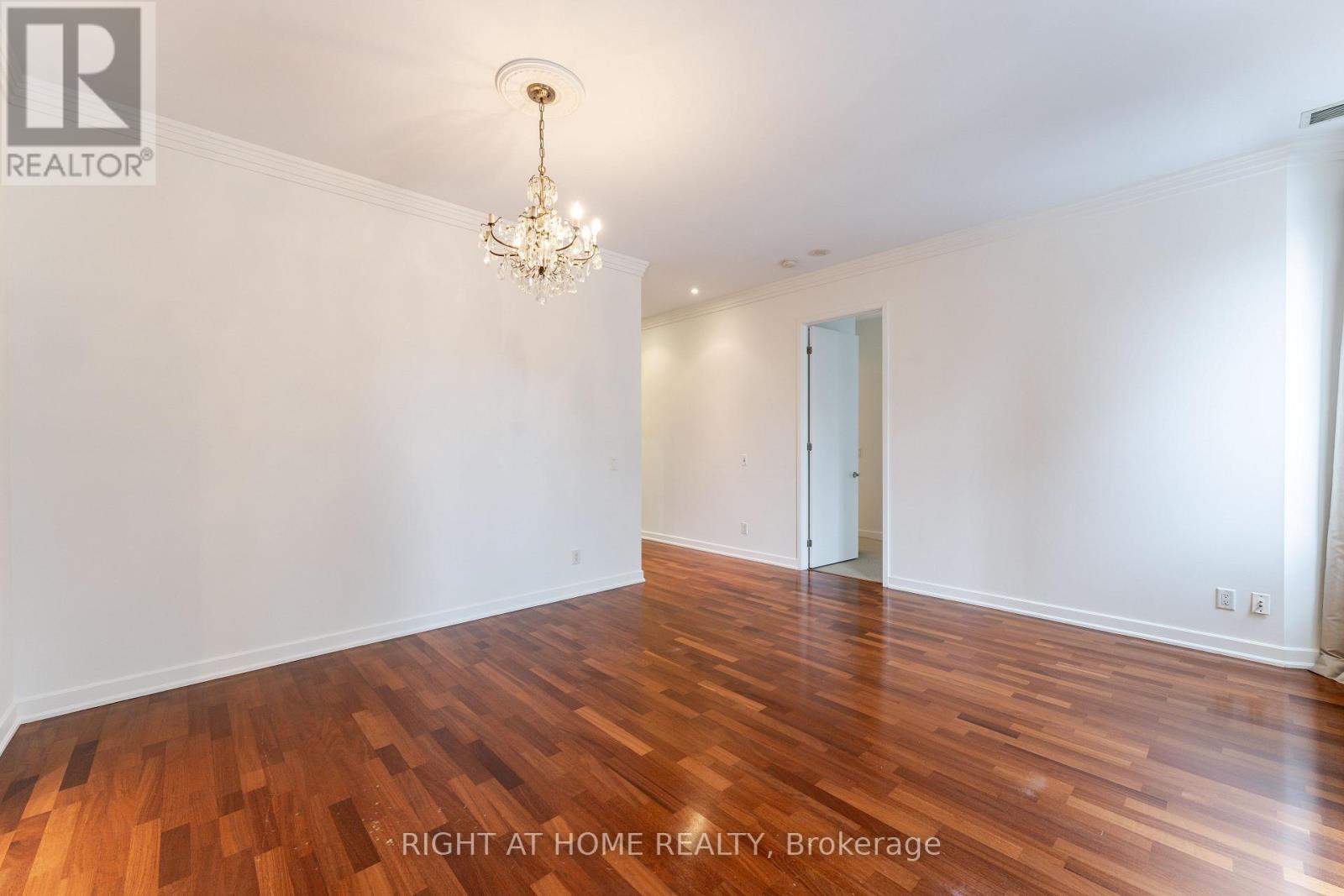 402 - 48 St Clair Avenue W, Toronto, Ontario  M4V 2Z2 - Photo 10 - C12726020