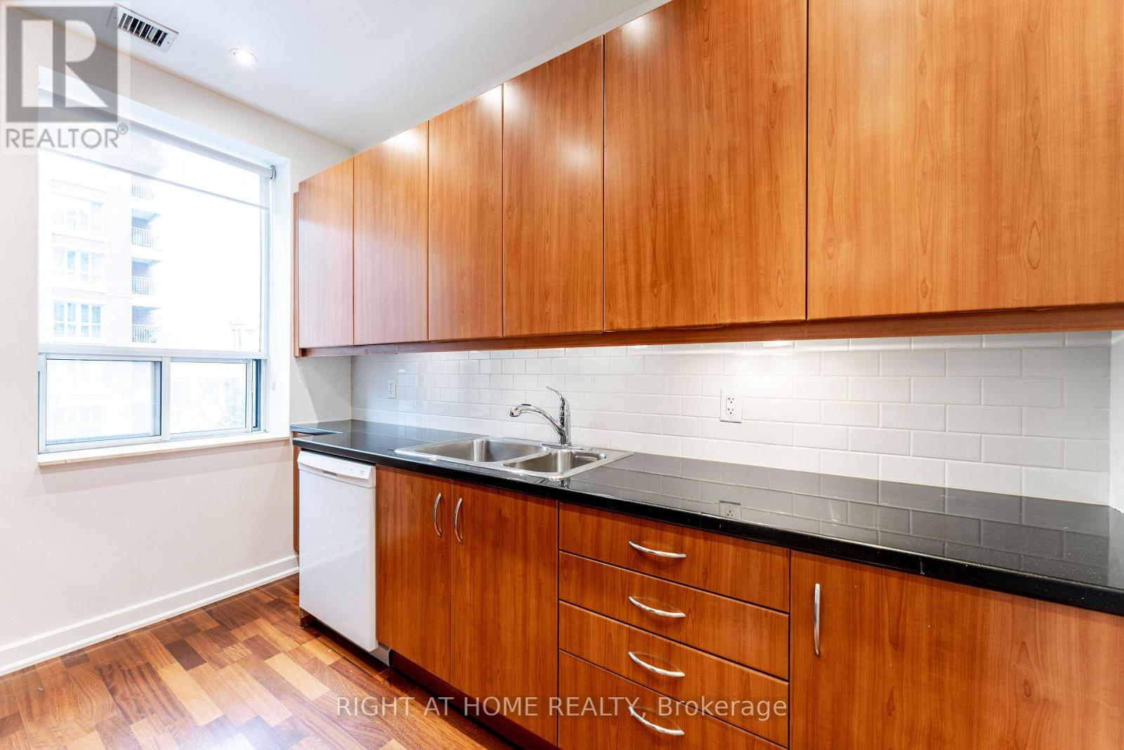 402 - 48 St Clair Avenue W, Toronto, Ontario  M4V 2Z2 - Photo 15 - C12726020