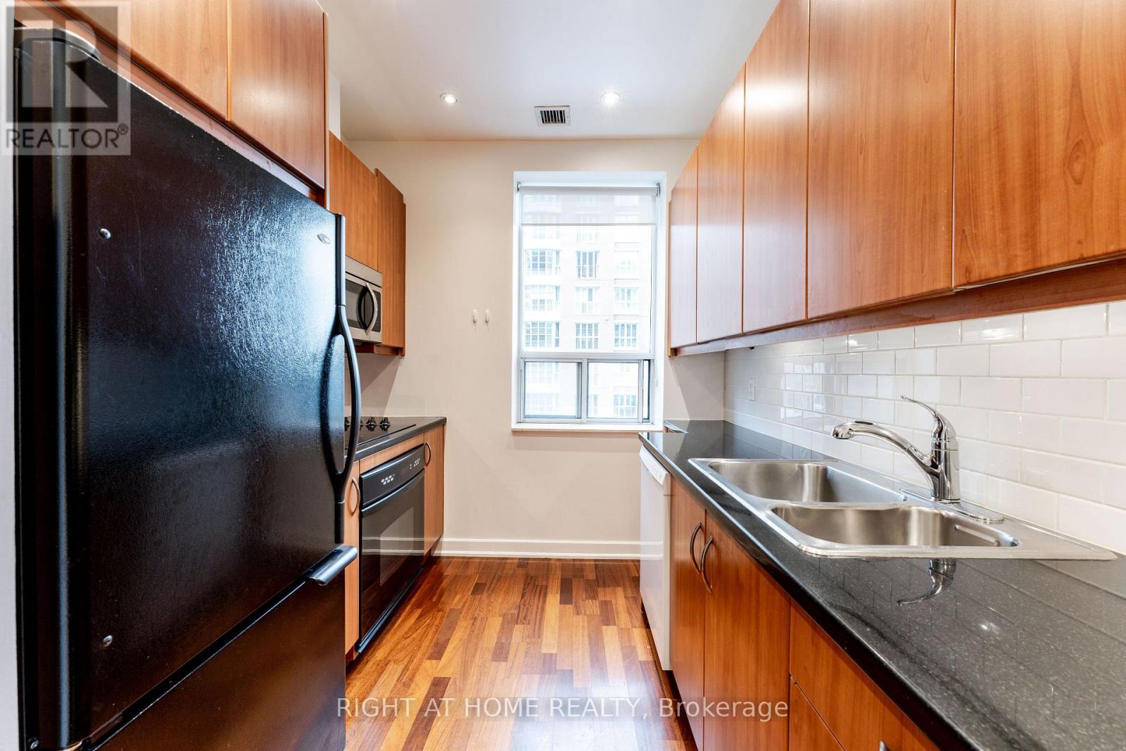 402 - 48 St Clair Avenue W, Toronto, Ontario  M4V 2Z2 - Photo 16 - C12726020