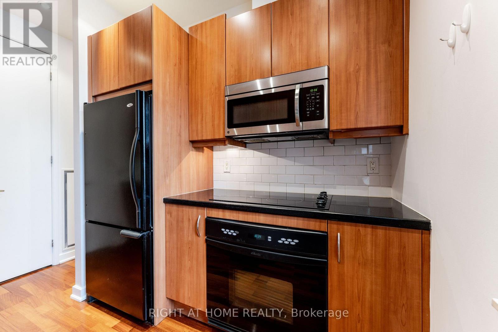 402 - 48 St Clair Avenue W, Toronto, Ontario  M4V 2Z2 - Photo 17 - C12726020