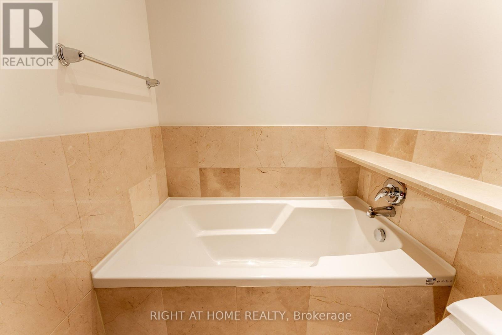 402 - 48 St Clair Avenue W, Toronto, Ontario  M4V 2Z2 - Photo 27 - C12726020