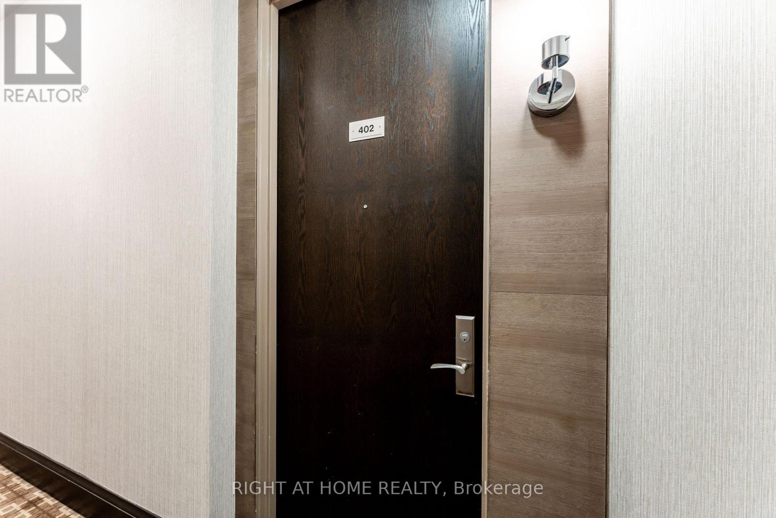 402 - 48 St Clair Avenue W, Toronto, Ontario  M4V 2Z2 - Photo 3 - C12726020