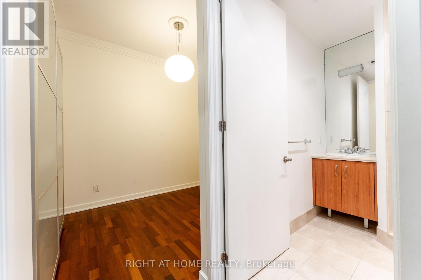 402 - 48 St Clair Avenue W, Toronto, Ontario  M4V 2Z2 - Photo 30 - C12726020