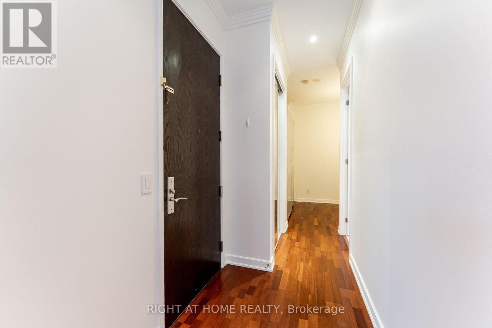 402 - 48 St Clair Avenue W, Toronto, Ontario  M4V 2Z2 - Photo 4 - C12726020