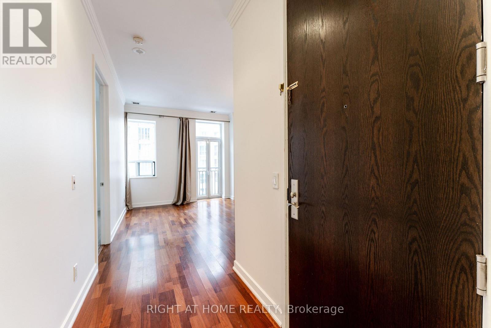 402 - 48 St Clair Avenue W, Toronto, Ontario  M4V 2Z2 - Photo 5 - C12726020