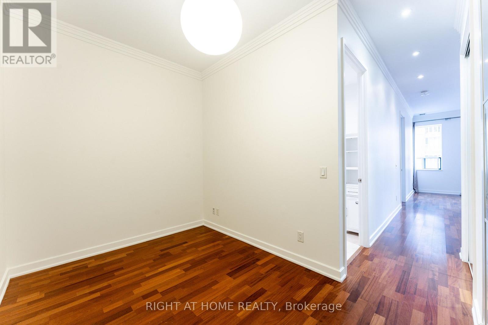 402 - 48 St Clair Avenue W, Toronto, Ontario  M4V 2Z2 - Photo 6 - C12726020