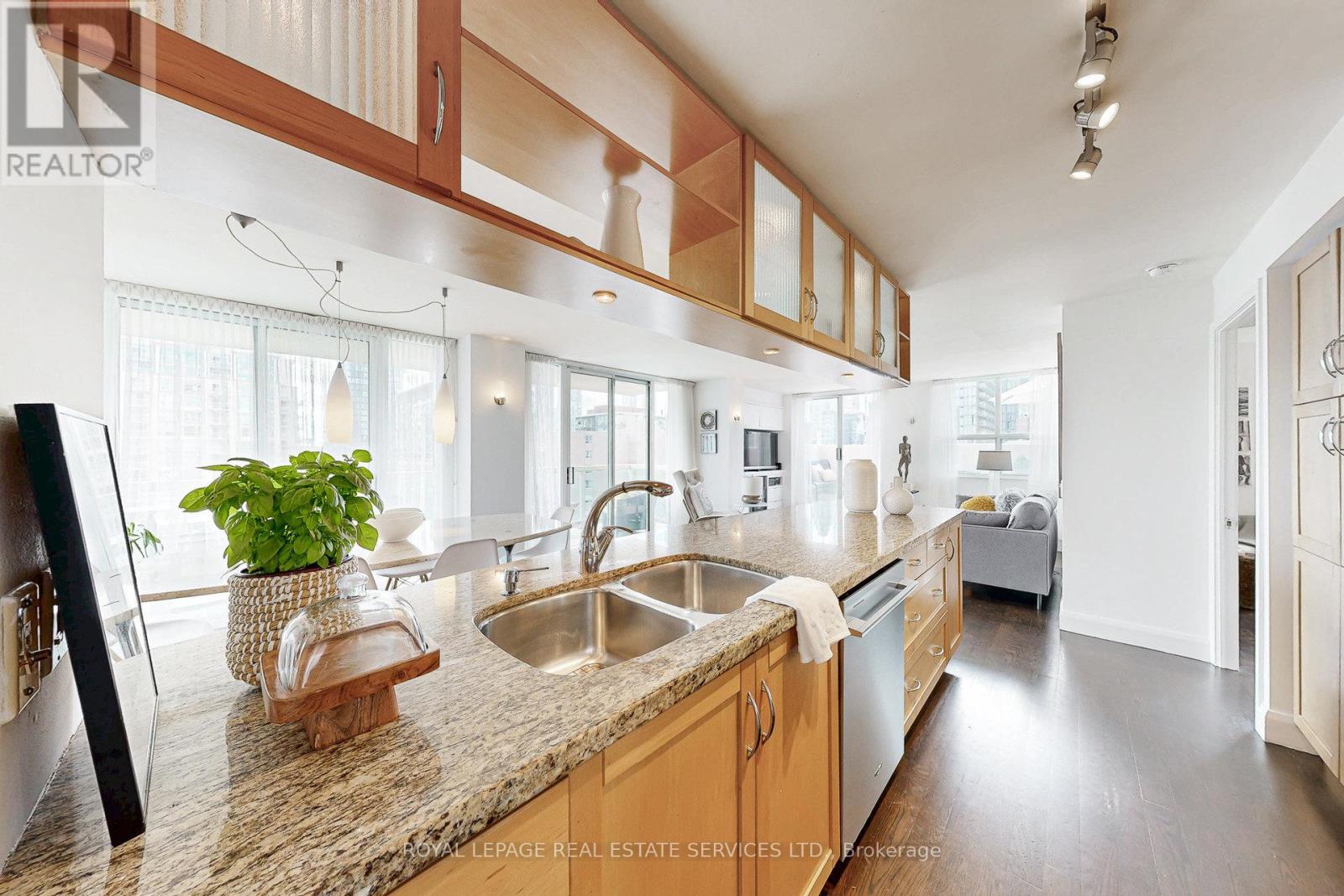 1061 - 313 Richmond Street E, Toronto, Ontario  M5A 4S7 - Photo 11 - C12726038