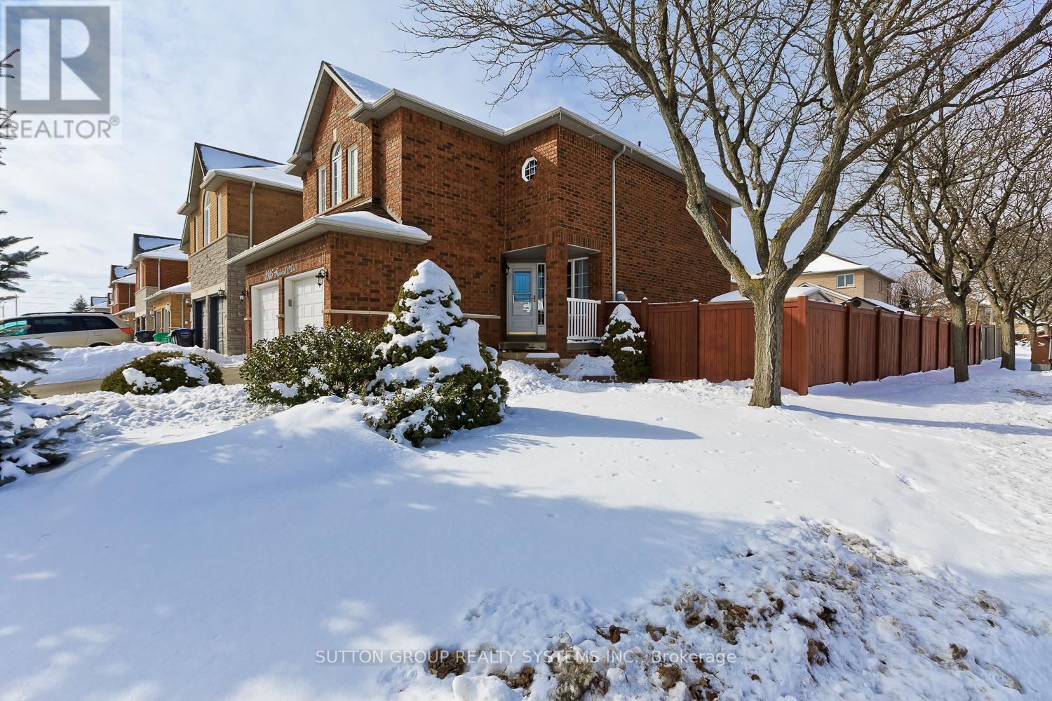 3945 Foxwood Avenue, Mississauga, Ontario  L5N 7V4 - Photo 2 - W12725988