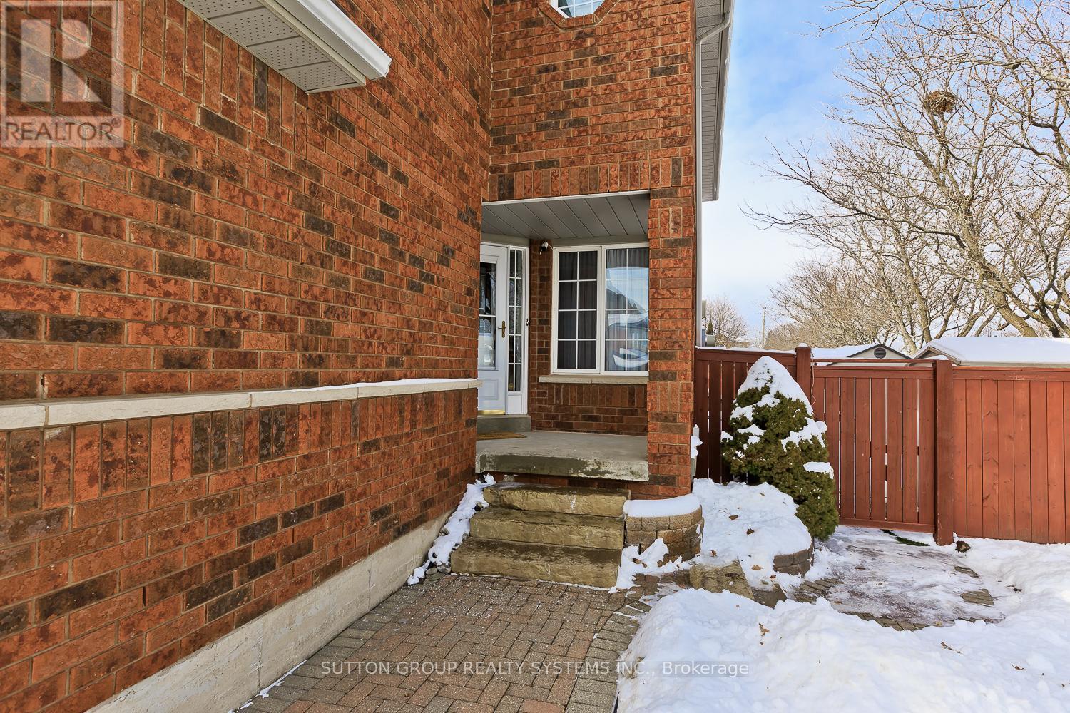 3945 Foxwood Avenue, Mississauga, Ontario  L5N 7V4 - Photo 5 - W12725988