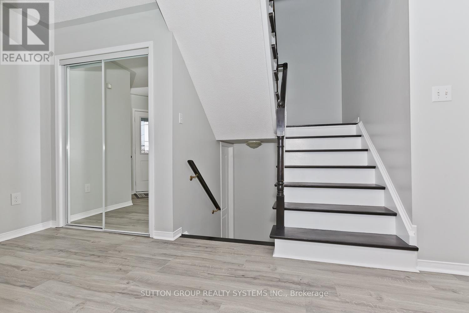 3945 Foxwood Avenue, Mississauga, Ontario  L5N 7V4 - Photo 7 - W12725988