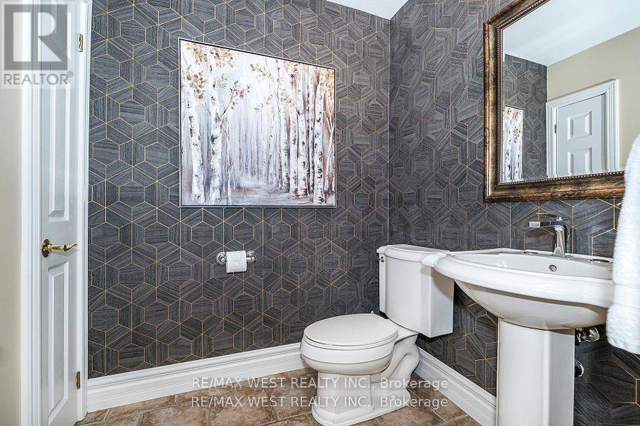 5 Eleventh Street, Toronto, Ontario  M8V 2G2 - Photo 11 - W12725998