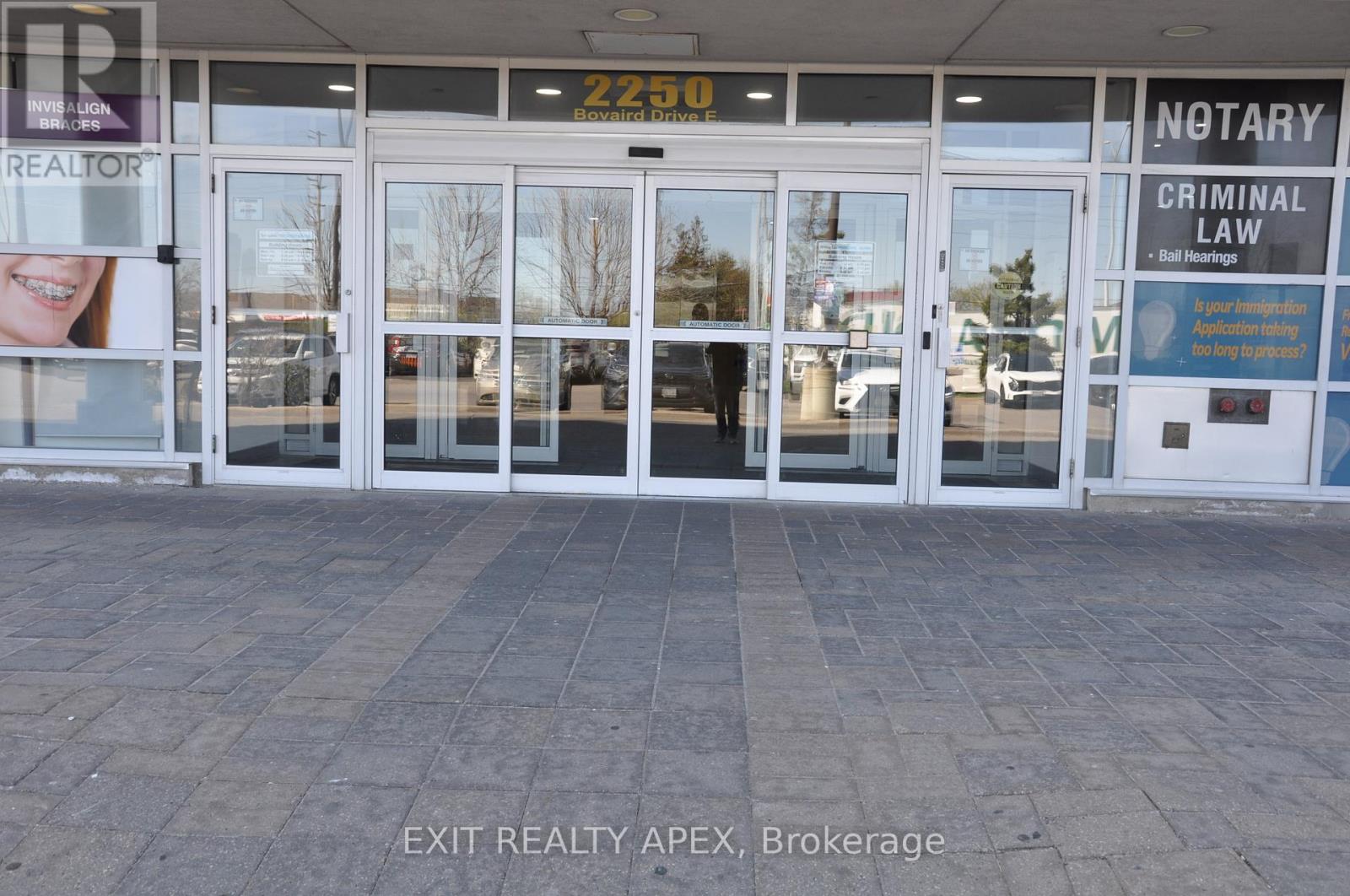 403 - 2250 Bovaird Drive E, Brampton, Ontario  L6R 3J5 - Photo 3 - W12726010