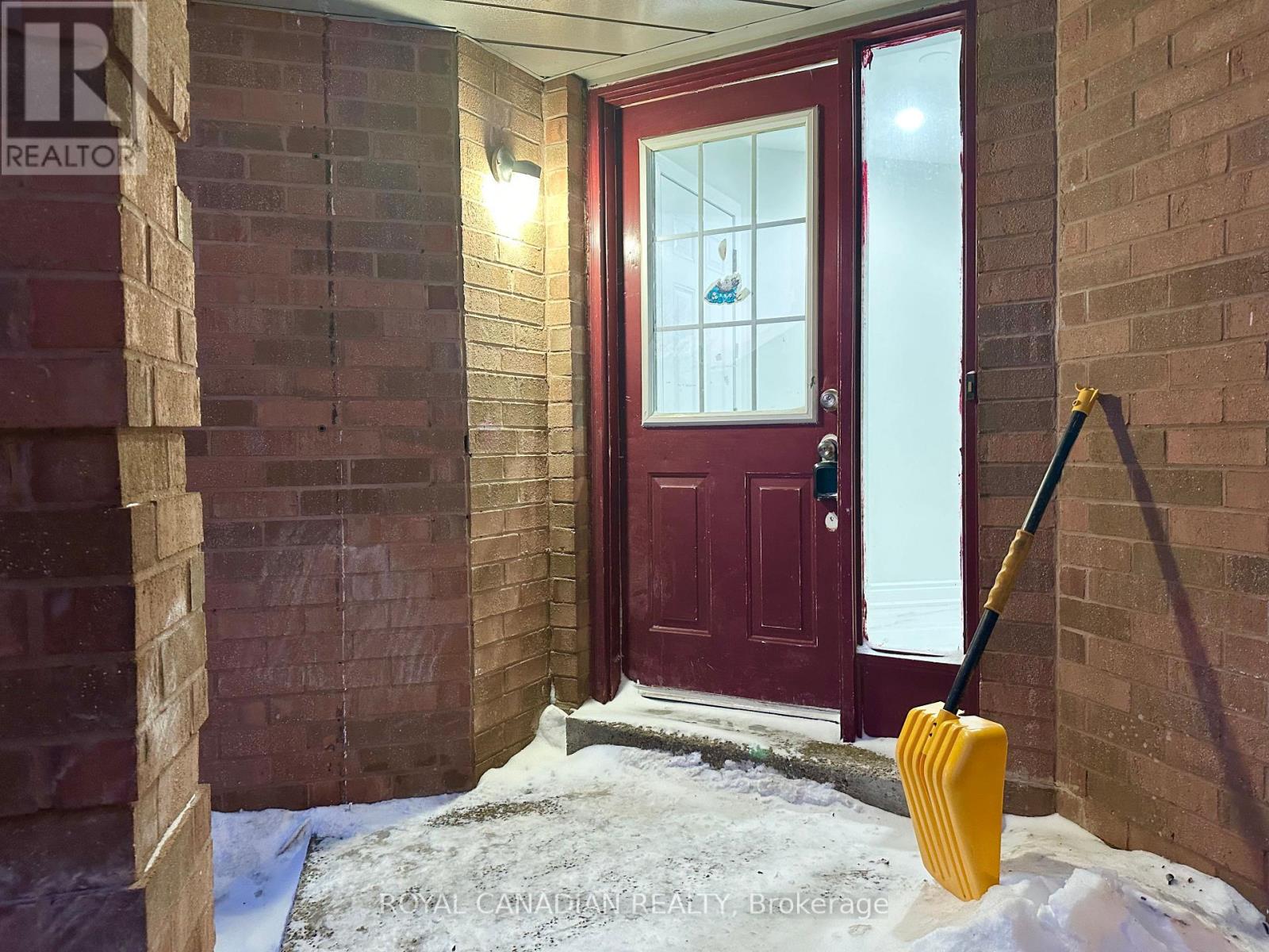 17 Trammell Lane, Brampton, Ontario  L6Y 4J3 - Photo 4 - W12726054