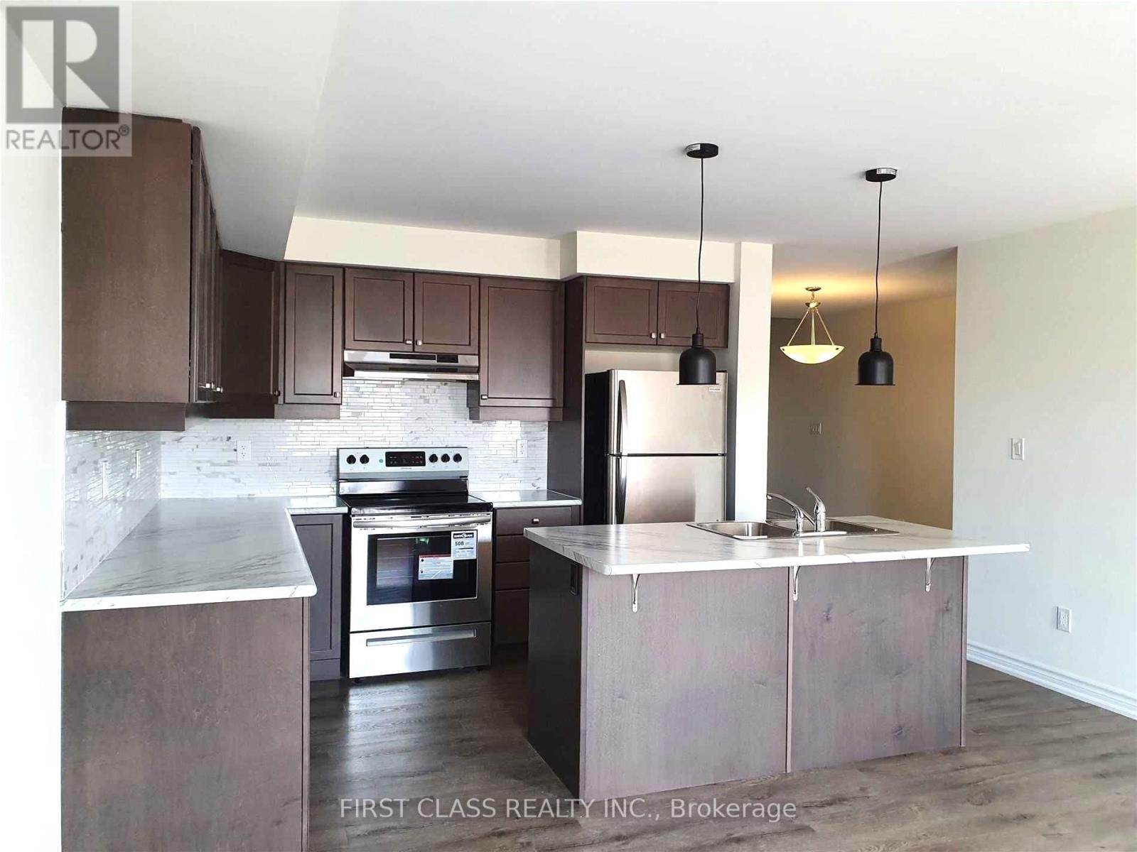 944 Balsam Court, Milton, Ontario  L9E 1R6 - Photo 2 - W12726066