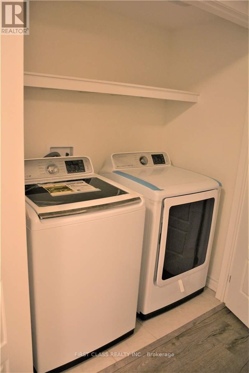 944 Balsam Court, Milton, Ontario  L9E 1R6 - Photo 23 - W12726066