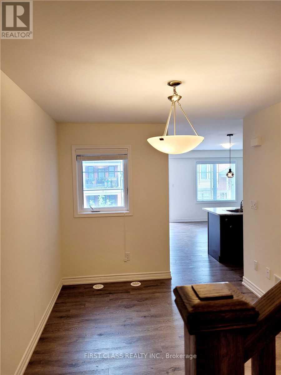 944 Balsam Court, Milton, Ontario  L9E 1R6 - Photo 6 - W12726066