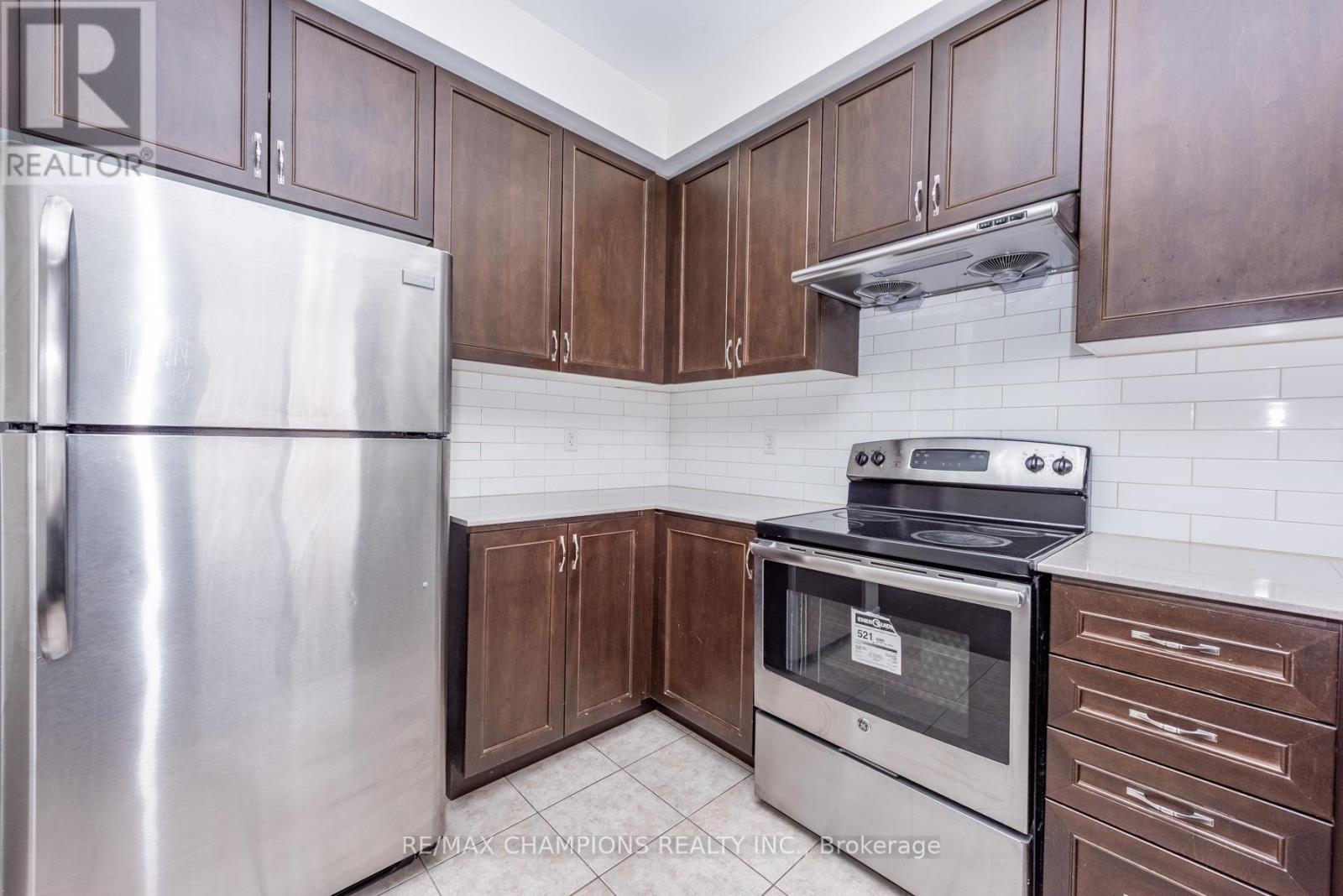 64 Pennycross Crescent, Brampton, Ontario  L7A 4M1 - Photo 11 - W12726106