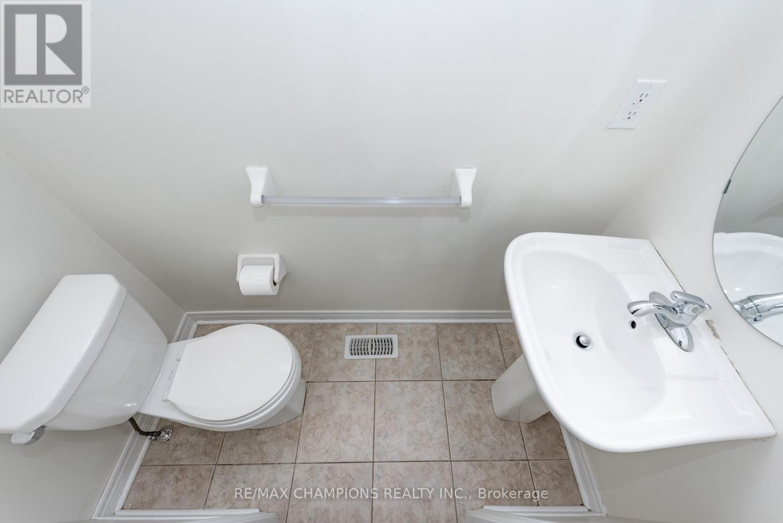 64 Pennycross Crescent, Brampton, Ontario  L7A 4M1 - Photo 8 - W12726106