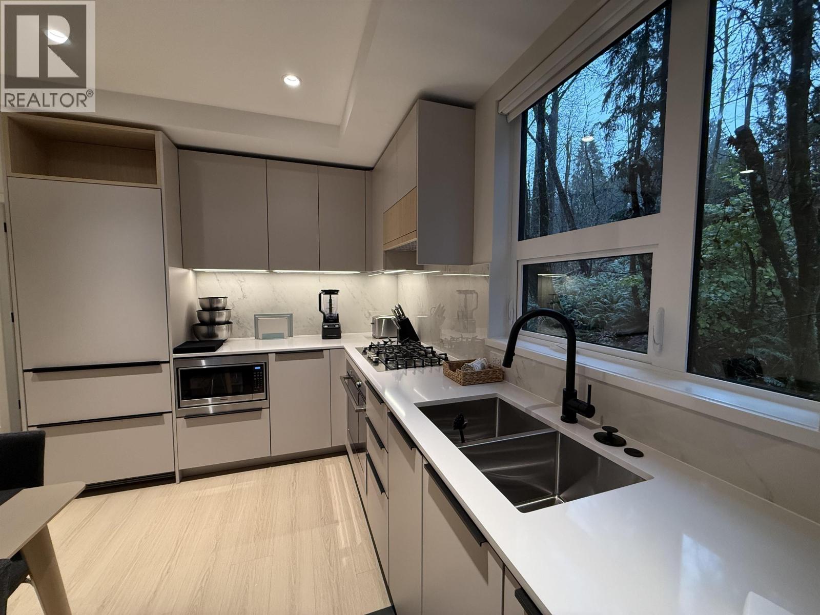 218 125 ALBERT STREET, Port Moody, British Columbia