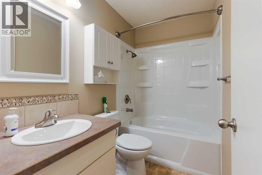 2035 19 Avenue N, Lethbridge, Alberta  T1H 4G4 - Photo 9 - A2280785