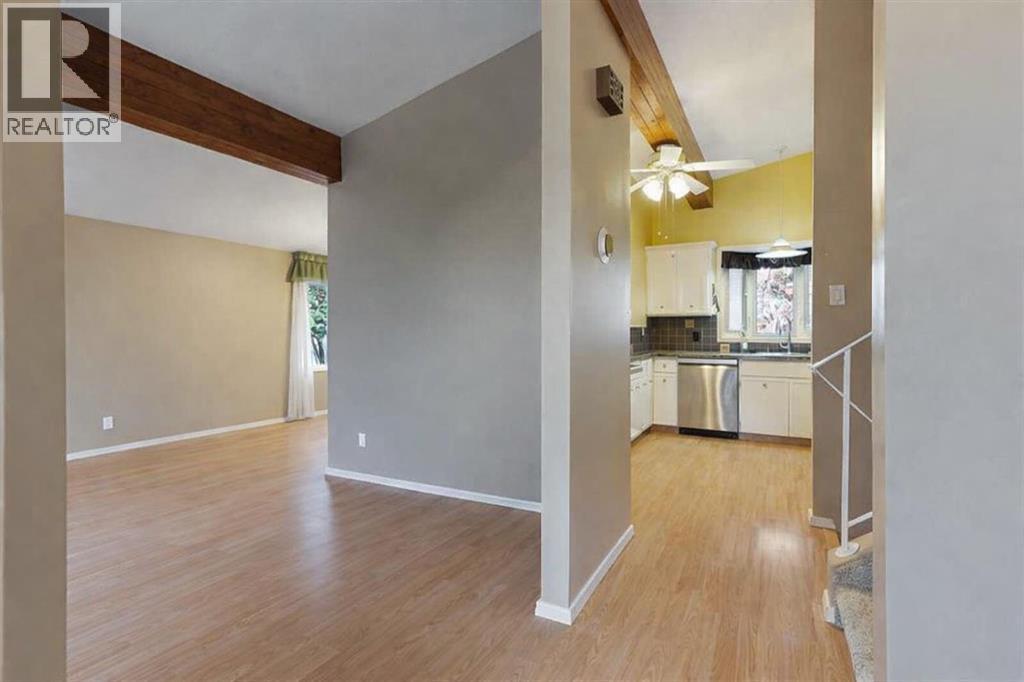 2035 19 Avenue N, Lethbridge, Alberta  T1H 4G4 - Photo 2 - A2280785