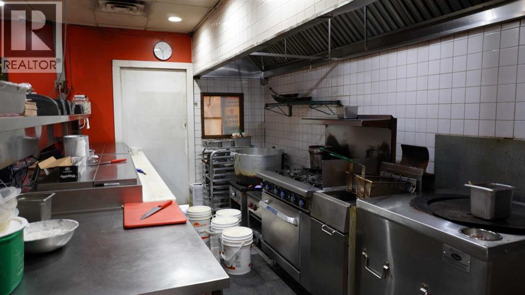 2128 Crowchild Trail Nw, Calgary, Alberta  T2M 3Y7 - Photo 10 - A2279345