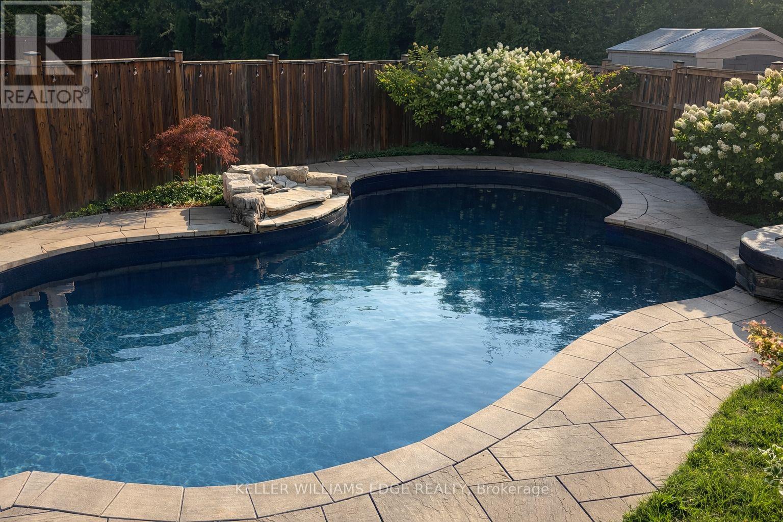 168 Echovalley Drive, Hamilton, Ontario  L8J 0H2 - Photo 1 - X12725954