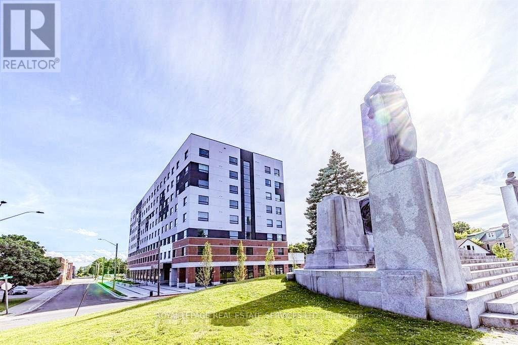 404 - 1 Wellington Street, Brantford, Ontario  N3T 2L3 - Photo 2 - X12725960